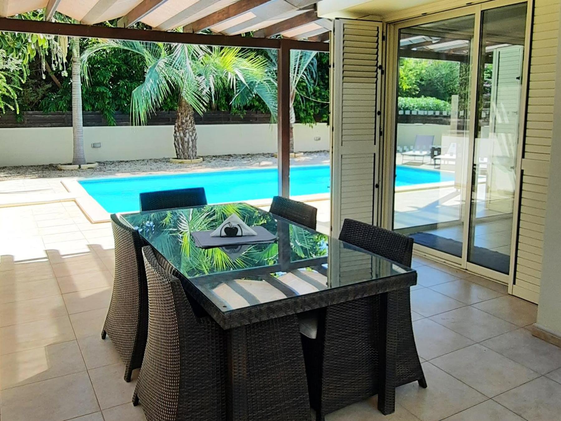 Villa Larnaca Bay Resort 沃罗里尼 外观 照片