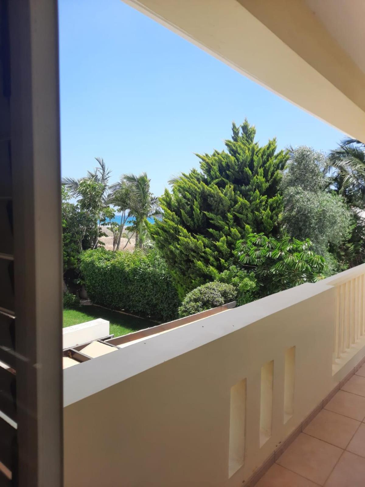 Villa Larnaca Bay Resort 沃罗里尼 外观 照片